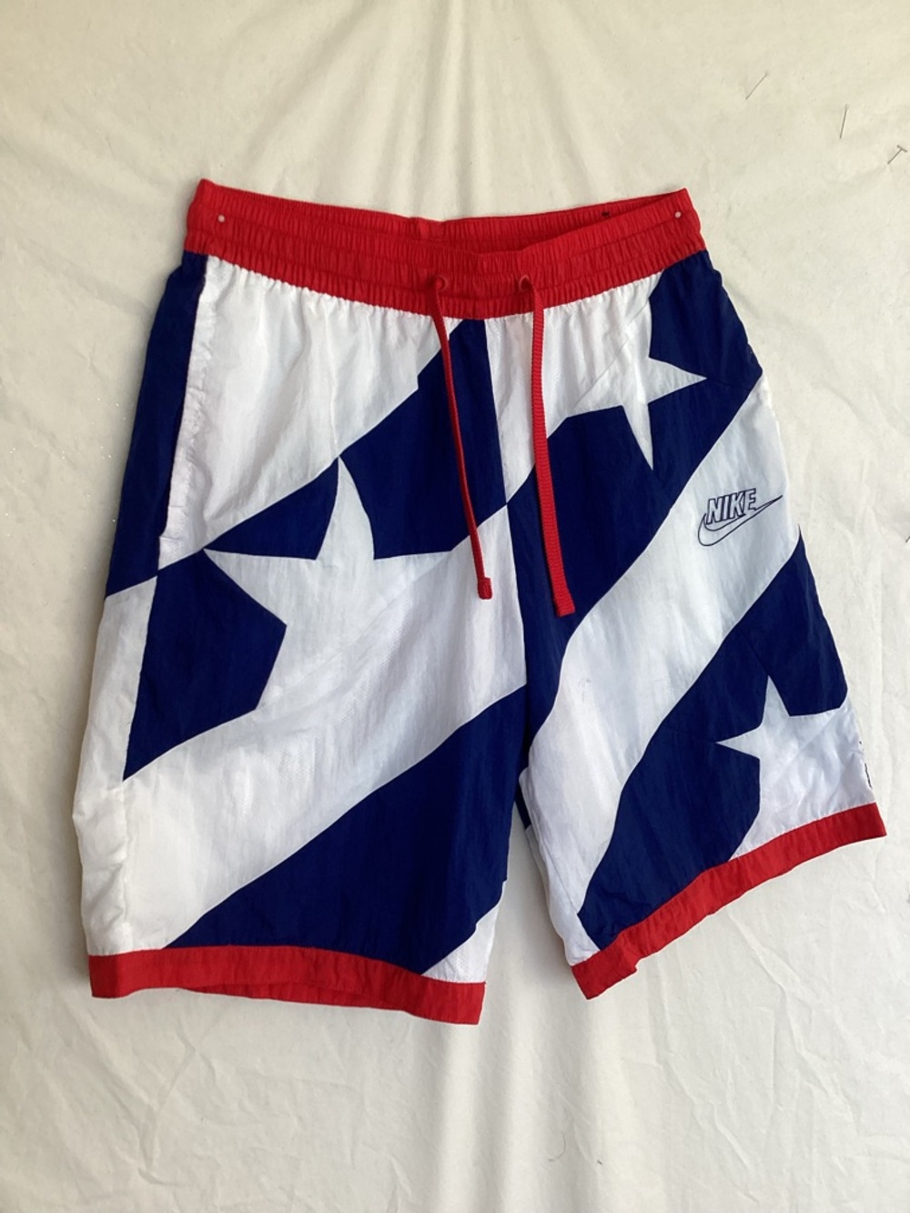 Nike Throwback Nylon Basketball Shorts Men’s Size Medium Sportswear stars Red